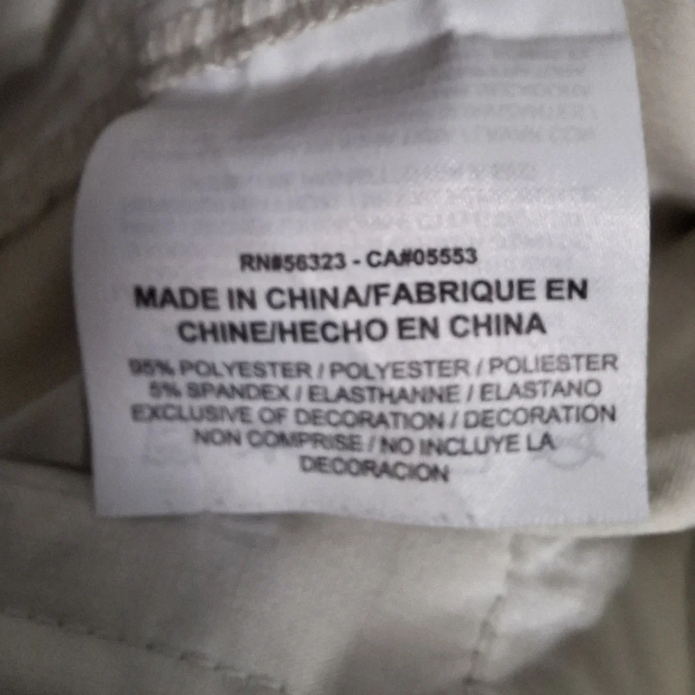 A Banana Republic long sleeve button-down men's shirt. It's a size XL. EUC